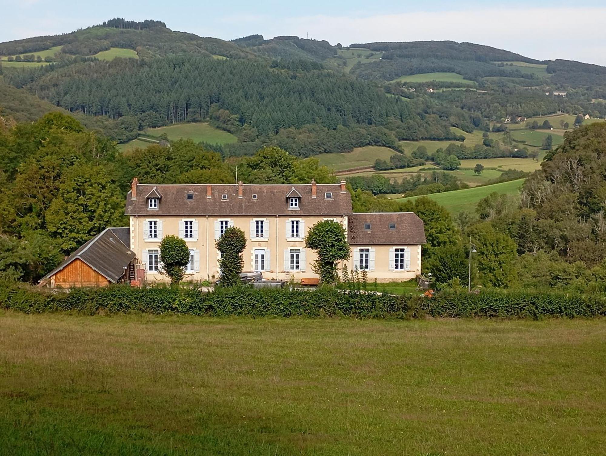 L' Ancienne Ecole Du Morvan Larochemillay Exterior photo